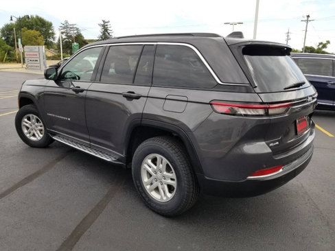 Certified 2024 Jeep Grand Cherokee Laredo w/ Luxury Tech Group I image 6