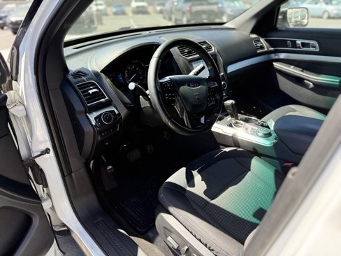 Used 2017 Ford Explorer XLT w/ Equipment Group 201A image 11