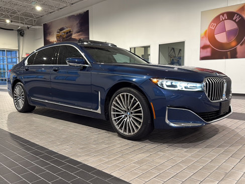 Used 2022 BMW 740i w/ Premium Package image 3