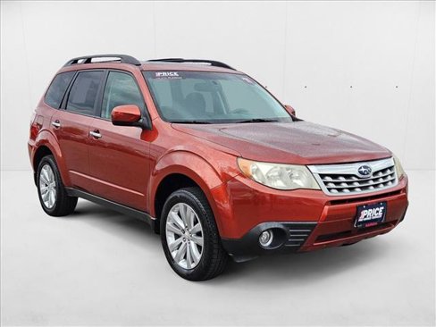 Used 2011 Subaru Forester 2.5X Limited image 3