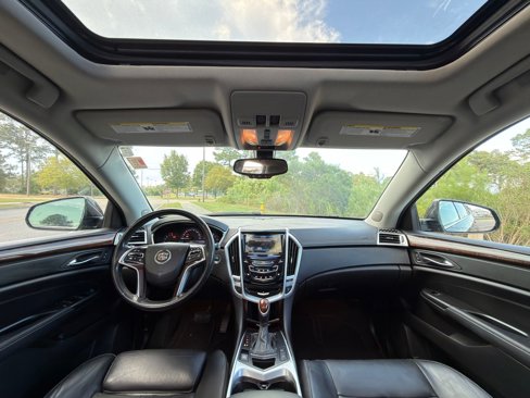 Used 2016 Cadillac SRX Luxury image 2