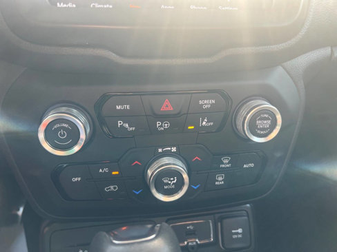 Used 2020 Jeep Renegade Altitude w/ UConnect 8.4 Nav Group image 13