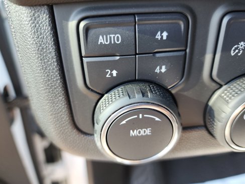 Used 2024 Chevrolet Suburban Z71 image 37