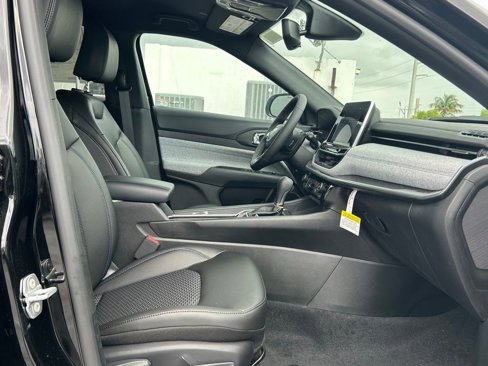 New 2025 Jeep Compass Latitude w/ Altitude Special Edition image 22