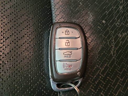 Used 2017 Hyundai Elantra Limited image 32