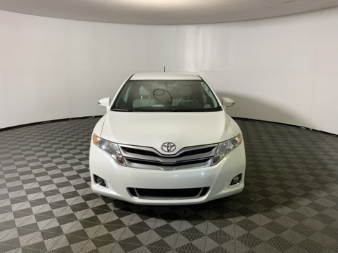 Used 2015 Toyota Venza XLE image 3