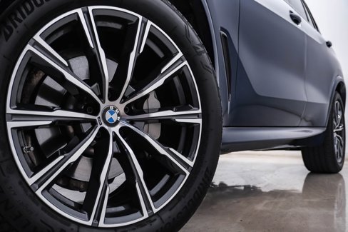 Used 2022 BMW X5 xDrive40i w/ M Sport Package image 5