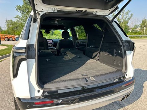 Used 2024 Chevrolet Traverse RS image 47
