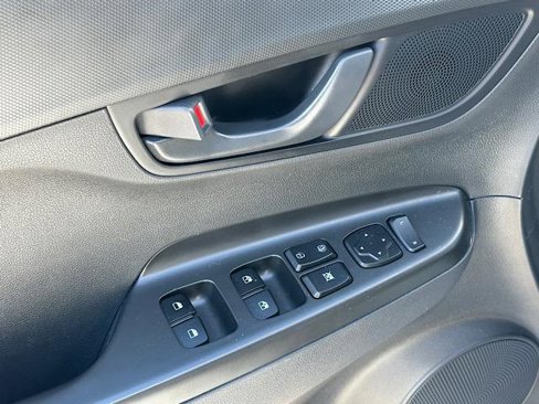 Used 2023 Hyundai Kona SEL image 18