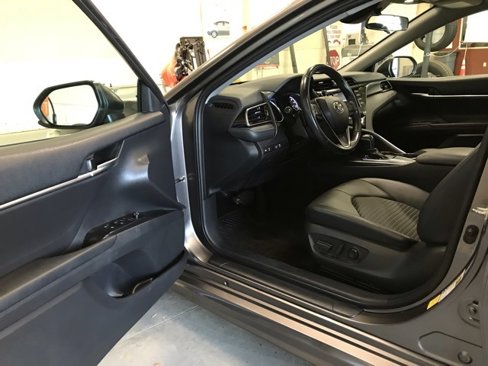 Certified 2020 Toyota Camry SE image 10
