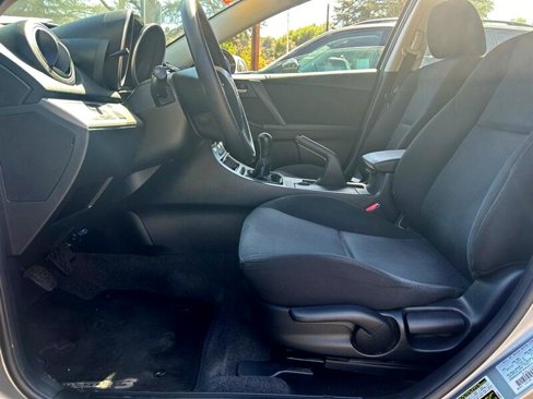 Used 2010 MAZDA MAZDA3 i Touring image 6