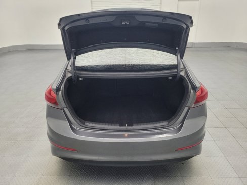 Used 2018 Hyundai Elantra SE image 29