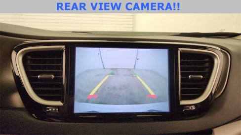 Used 2023 Chrysler Pacifica Touring-L image 15