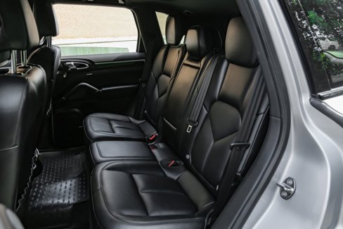 Used 2016 Porsche Cayenne S image 40