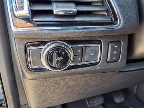 Used 2019 Lincoln Navigator Select w/ Technology Package image 16