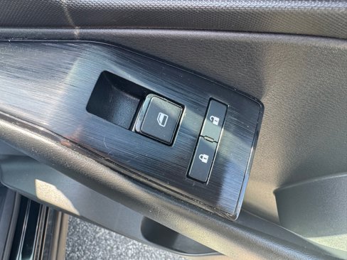 Used 2024 Nissan Rogue S image 34