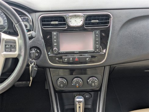 Used 2012 Chrysler 200 Limited image 17