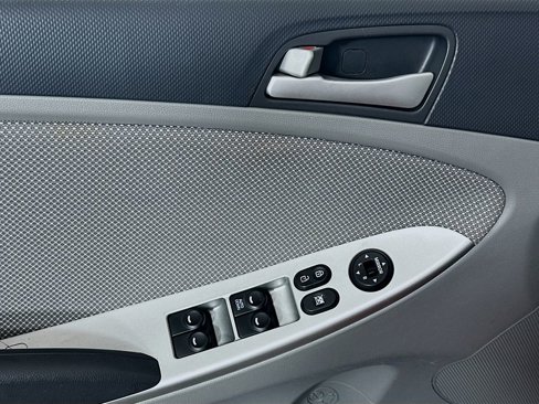 Used 2013 Hyundai Accent GS image 16