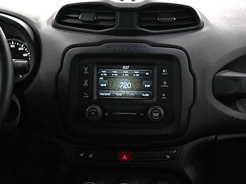 Used 2017 Jeep Renegade Latitude w/ Cold Weather Group image 14