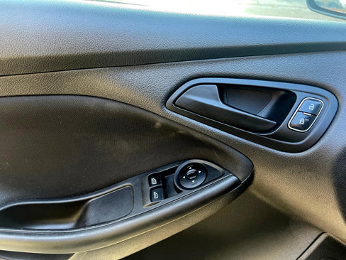Used 2018 Ford Focus S image 28