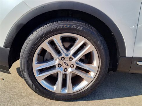 Used 2017 Ford Explorer Limited image 16