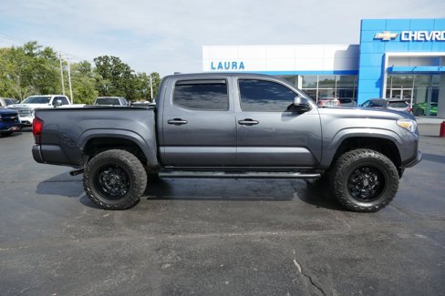 Used 2020 Toyota Tacoma SR image 4
