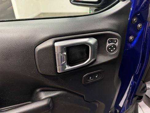 Used 2018 Jeep Wrangler Unlimited Sport S image 31