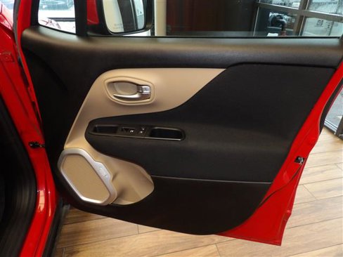Used 2015 Jeep Renegade Latitude w/ Popular Equipment Group image 12