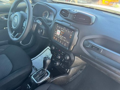 Certified 2021 Jeep Renegade Latitude image 27