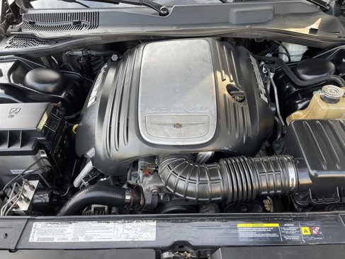 Used 2005 Chrysler 300 C w/ Protection Group II image 19
