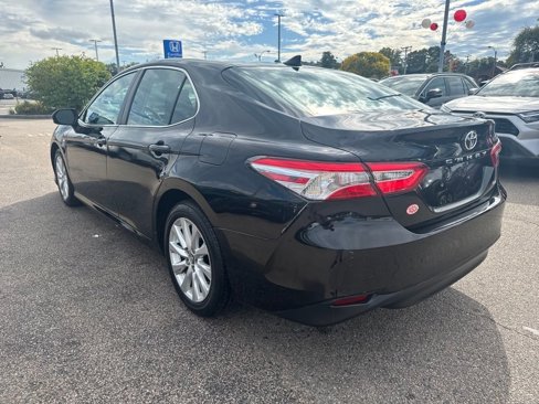 Used 2020 Toyota Camry LE image 9