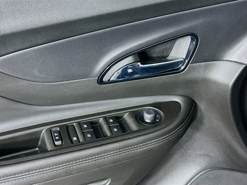 Used 2022 Buick Encore Preferred image 23