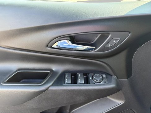 Used 2018 Chevrolet Equinox LT image 11