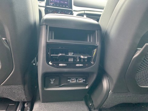 New 2025 Jeep Grand Cherokee Laredo X w/ Luxury Tech Group I image 26