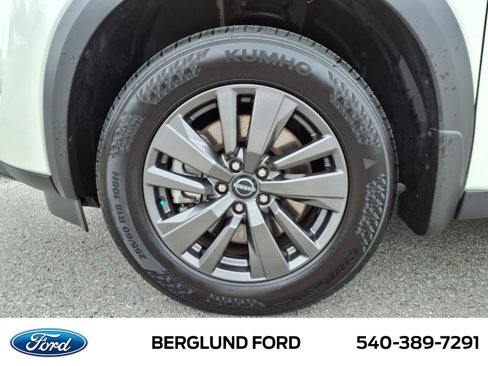 Used 2022 Nissan Pathfinder SV image 11