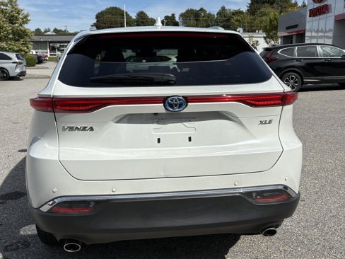 Used 2023 Toyota Venza XLE image 6