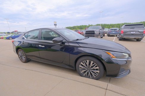 Used 2023 Nissan Altima 2.5 SV image 10