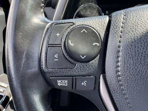 Used 2018 Toyota RAV4 SE image 17