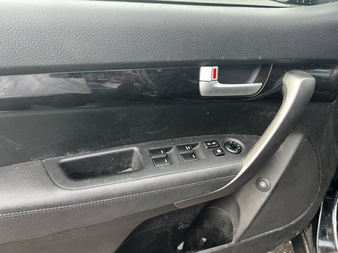 Used 2015 Kia Sorento LX image 11