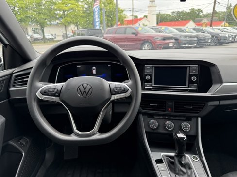 Used 2022 Volkswagen Jetta Sport image 9