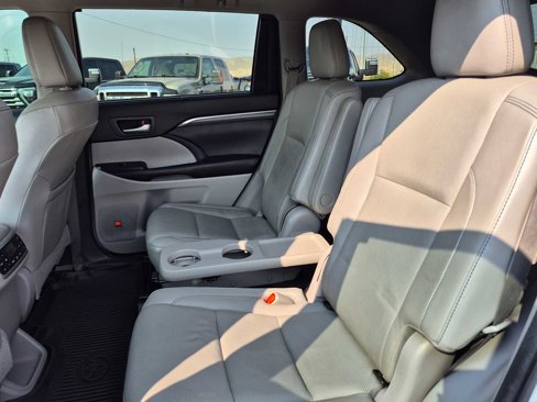 Used 2017 Toyota Highlander Limited Platinum image 36