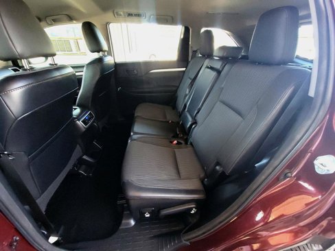 Used 2015 Toyota Highlander LE image 10