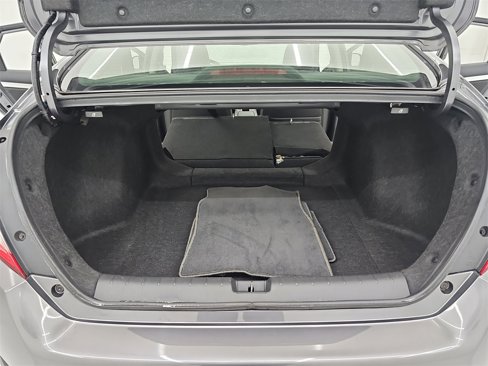Used 2018 Honda Civic Touring image 15