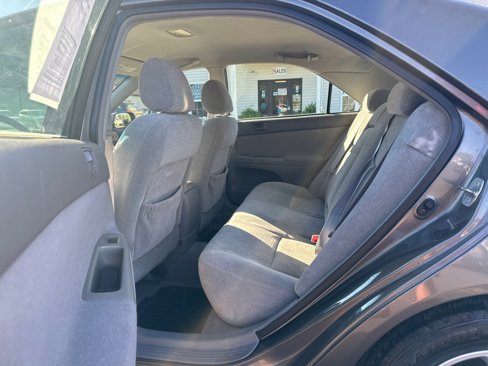 Used 2004 Toyota Camry LE image 11