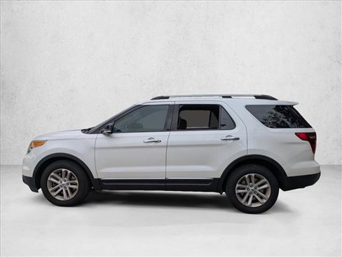 Used 2014 Ford Explorer XLT w/ Equipment Group 202A image 7
