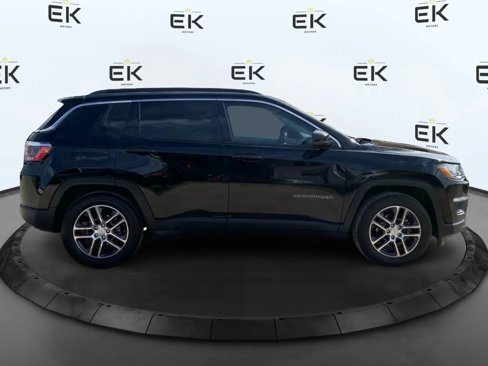 Used 2019 Jeep Compass Latitude image 2