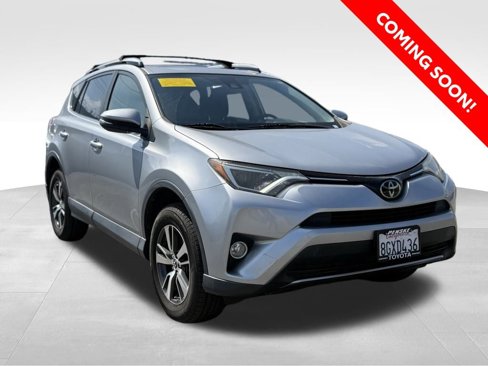 Used 2018 Toyota RAV4 XLE image 1
