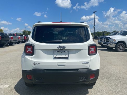 Used 2022 Jeep Renegade Latitude w/ Convenience Group image 3