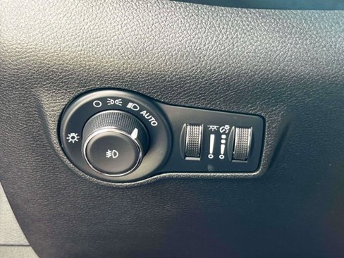 Certified 2022 Jeep Compass Limited w/ Elite Group image 19