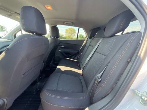 Used 2020 Chevrolet Trax LT image 12